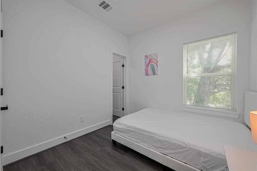8 BR in Houston