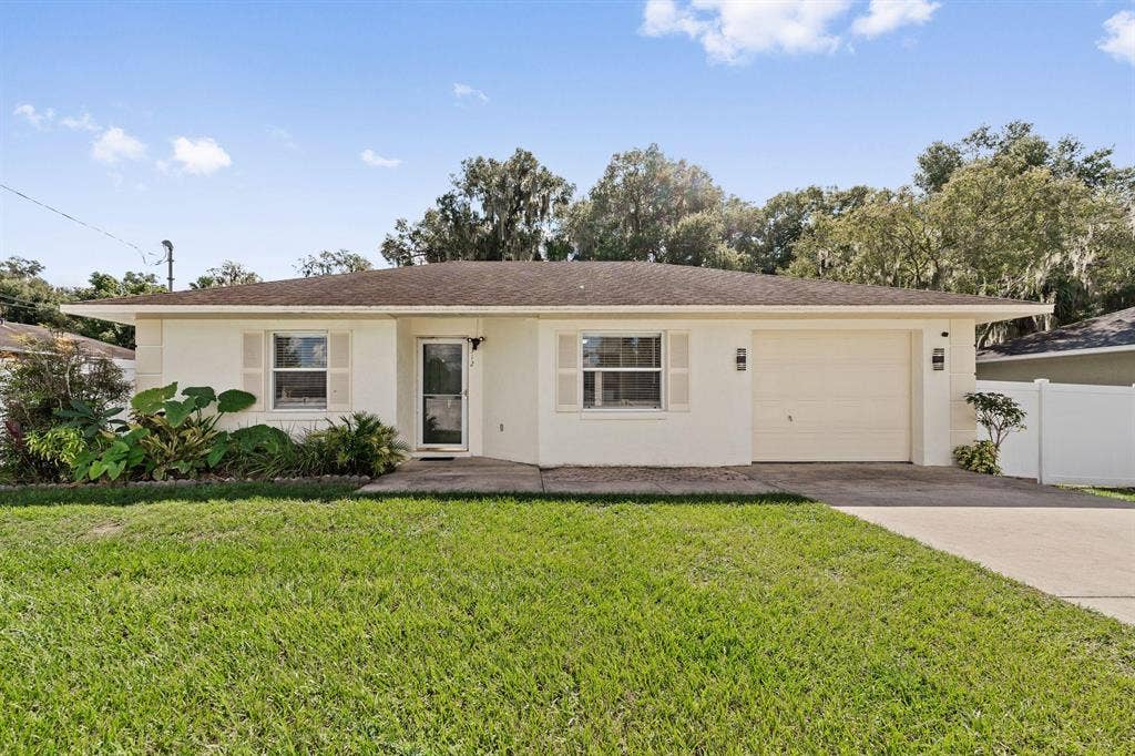 3 BR in Orange City