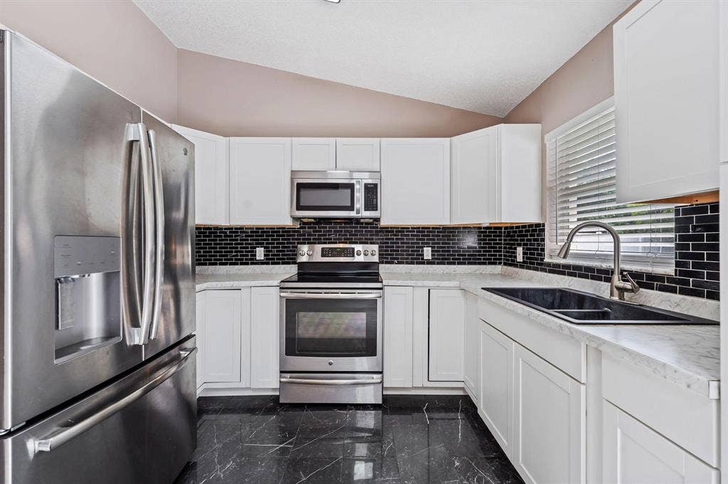 3 BR in Orange City