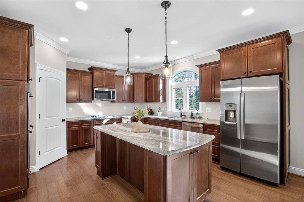 Furnished Rooms in Large Home