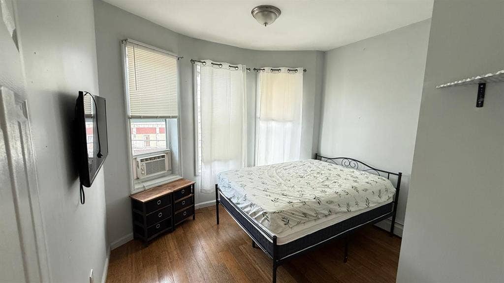 ROOMS FOR RENT – $800–$900/month