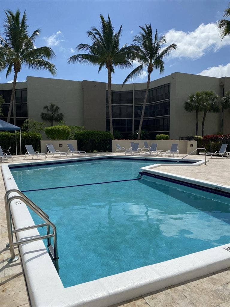 Private Room & Bath in Boca Raton!