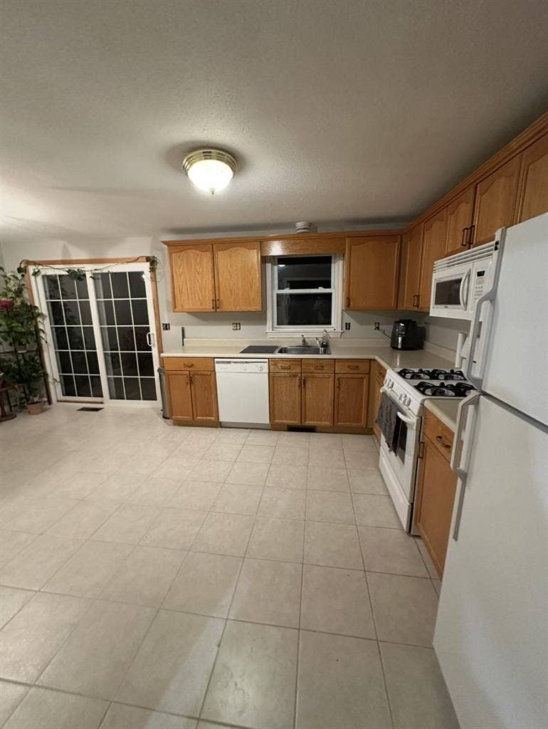 Room for rent in Dracut, Ma.