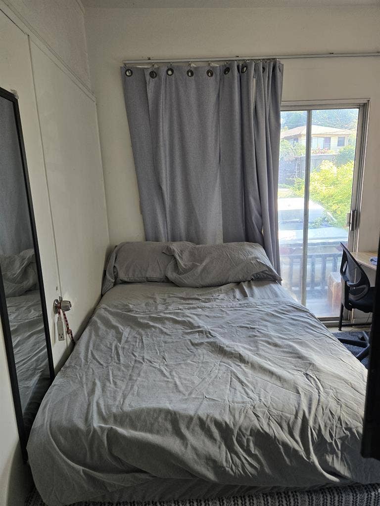 Private room in 4 bedroom house