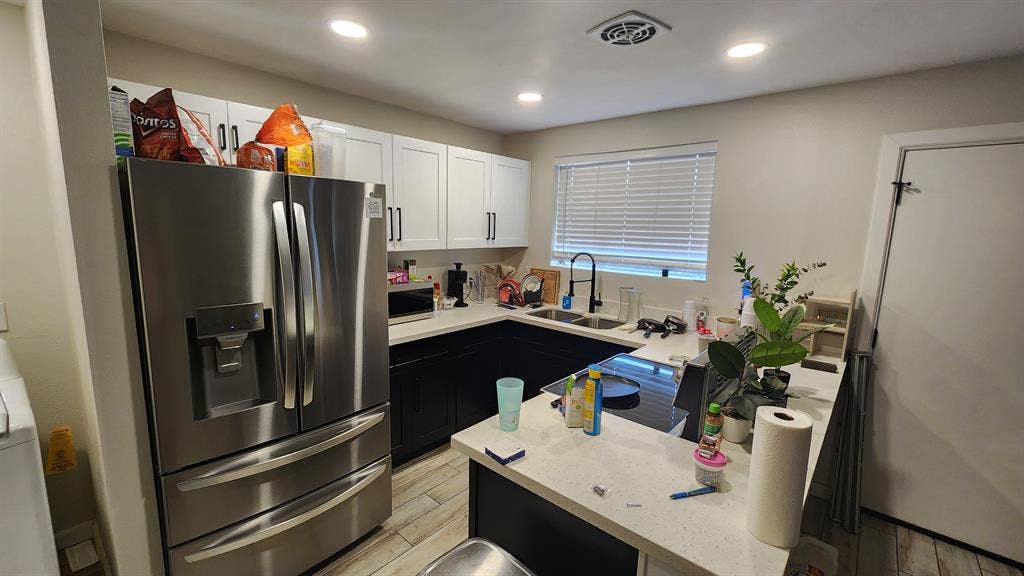 Female Roommates Wanted