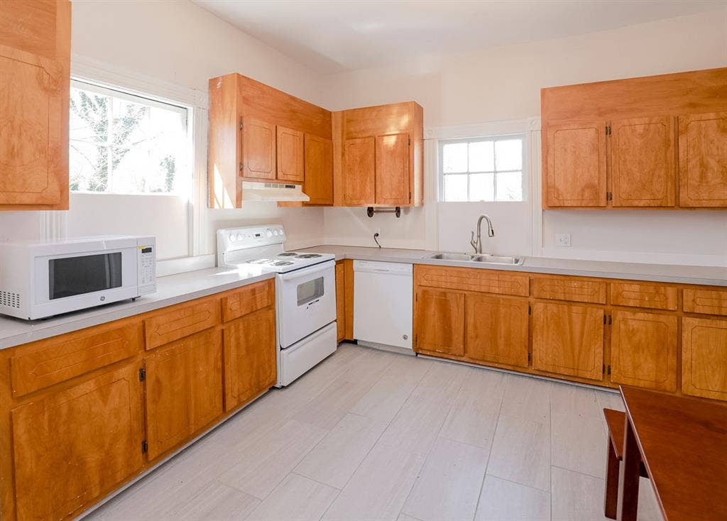 7 BR in Petersburg