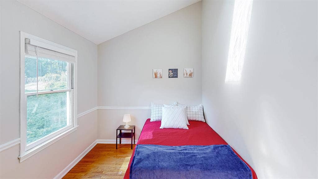 8 BR in Stone Mountain