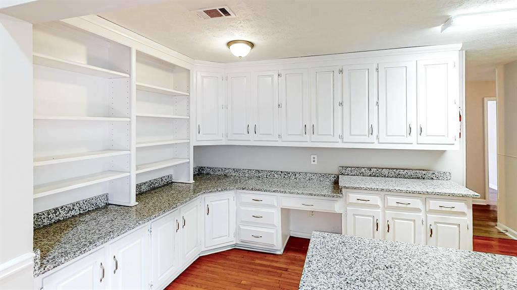 8 BR in Stone Mountain