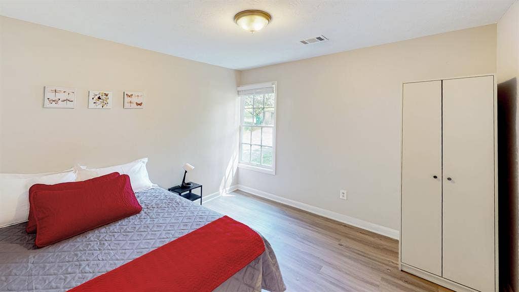 8 BR in Stone Mountain