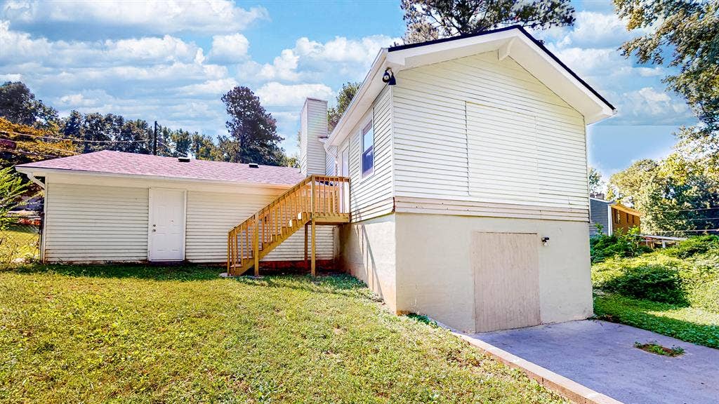8 BR in Stone Mountain