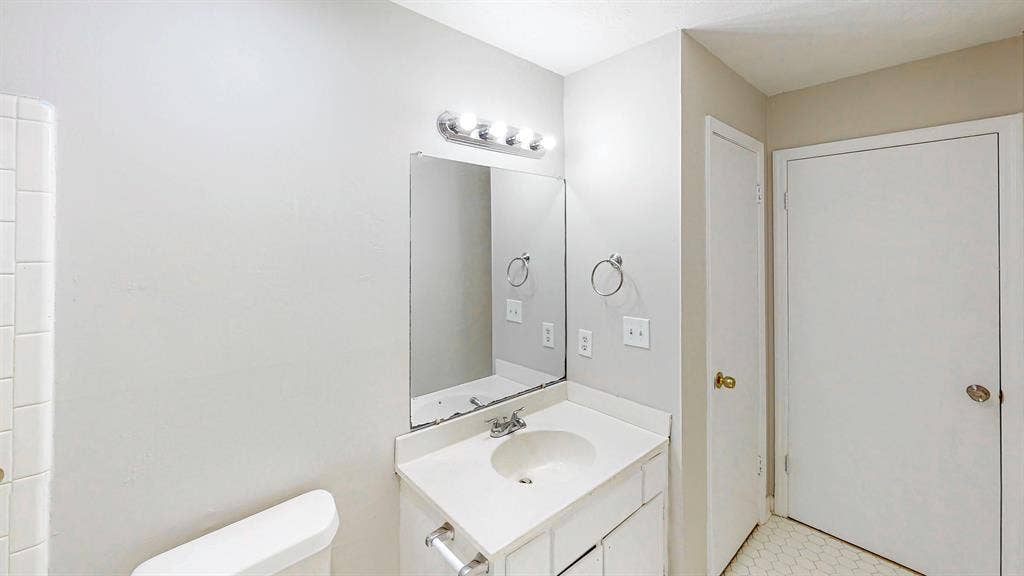 8 BR in Stone Mountain