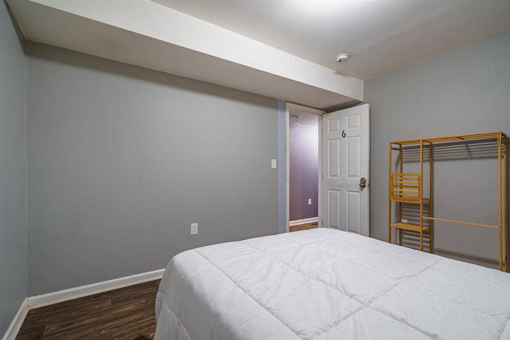 8 BR in College Park