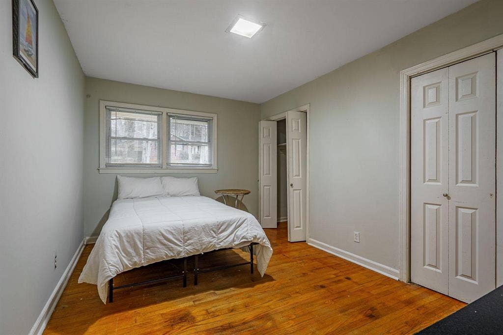 8 BR in College Park
