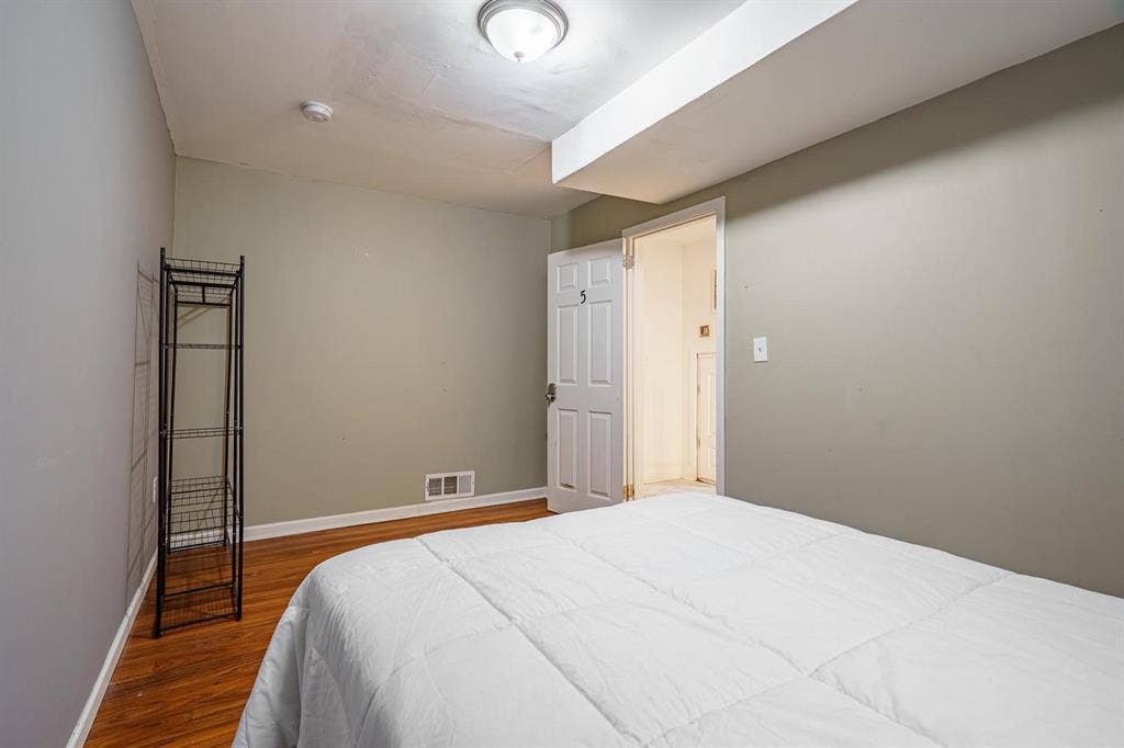 8 BR in College Park