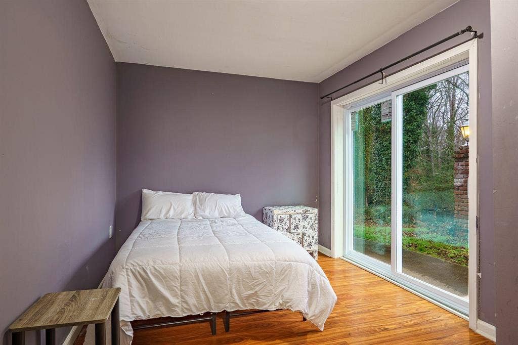 8 BR in College Park