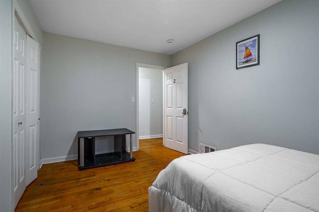8 BR in College Park