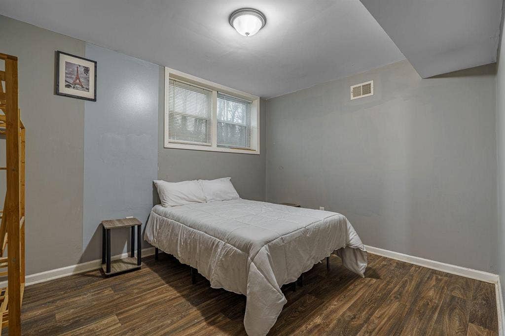 8 BR in College Park