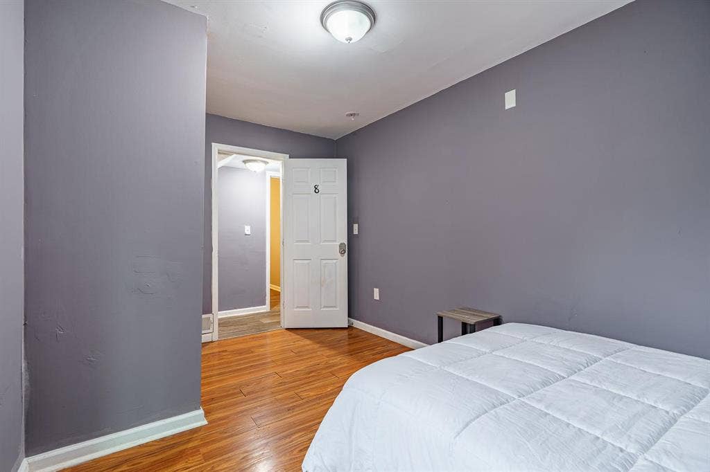 8 BR in College Park