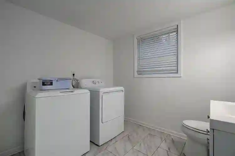 8 BR in College Park