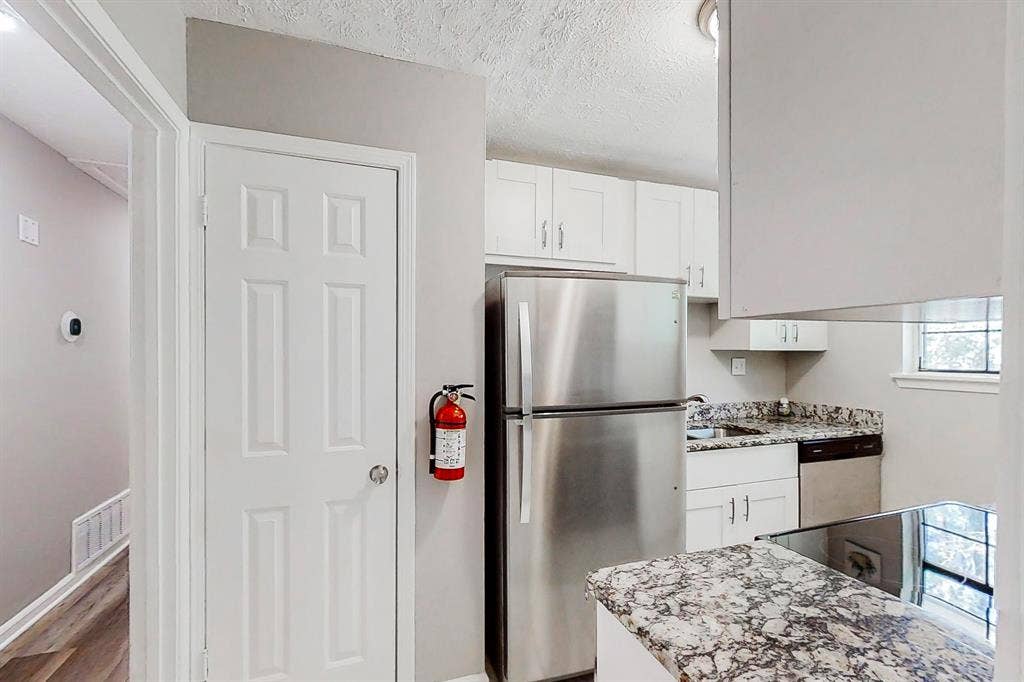 6 BR in Stone Mountain