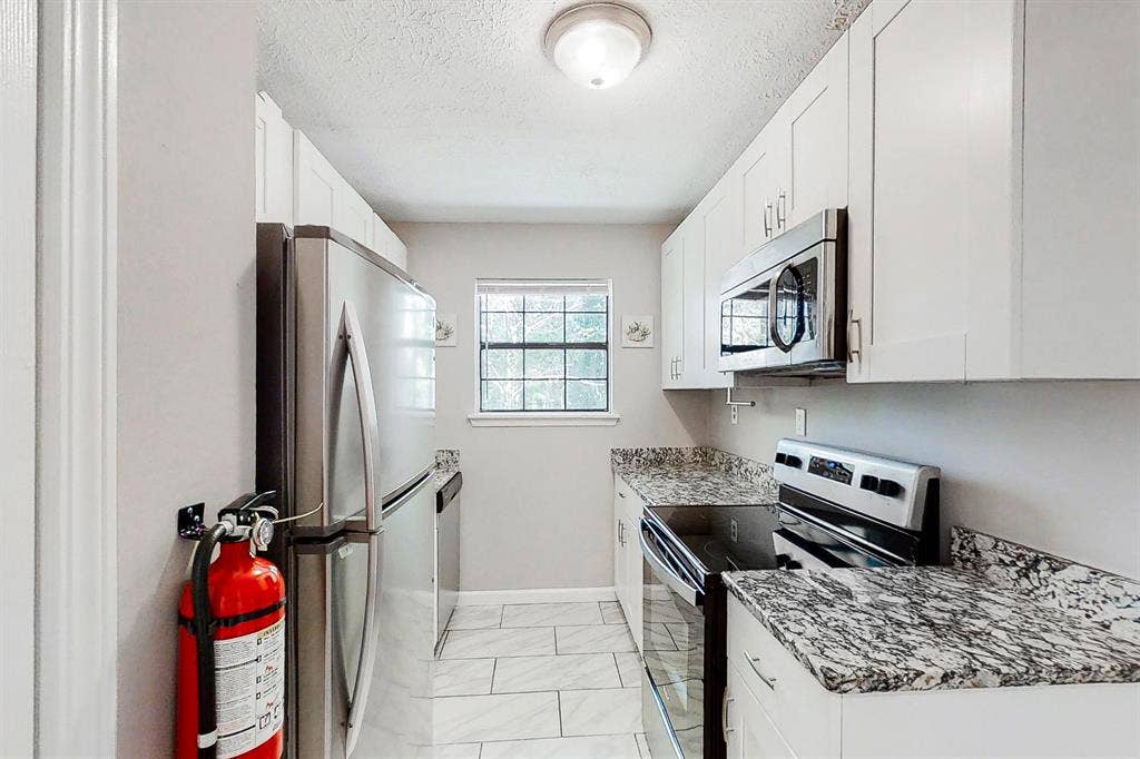 6 BR in Stone Mountain