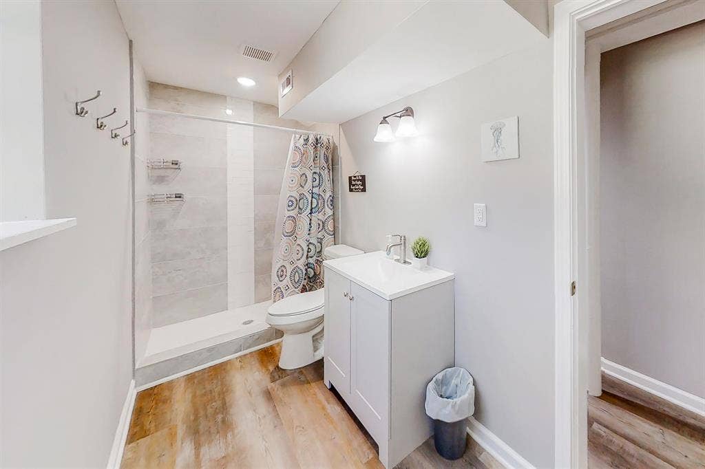 6 BR in Stone Mountain