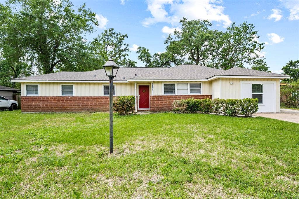 8 BR in Baytown