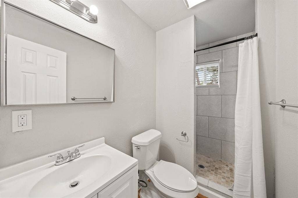 8 BR in Baytown