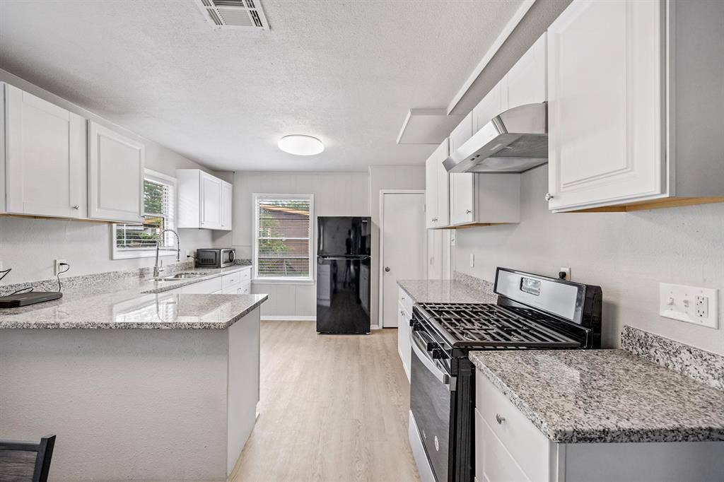 8 BR in Baytown