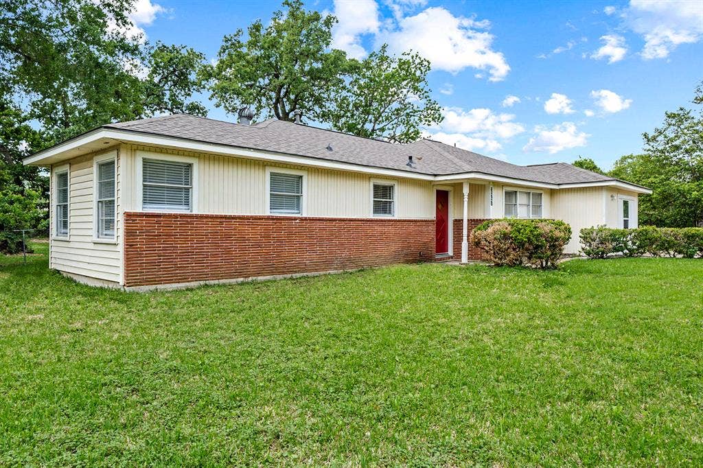 8 BR in Baytown