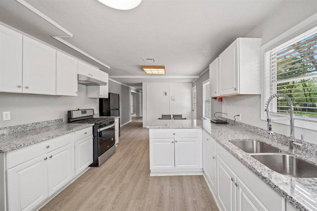 8 BR in Baytown