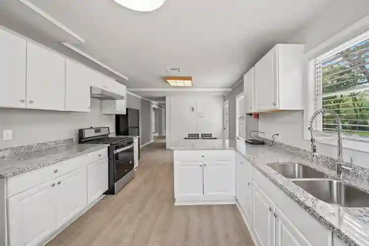 7 BR in Baytown