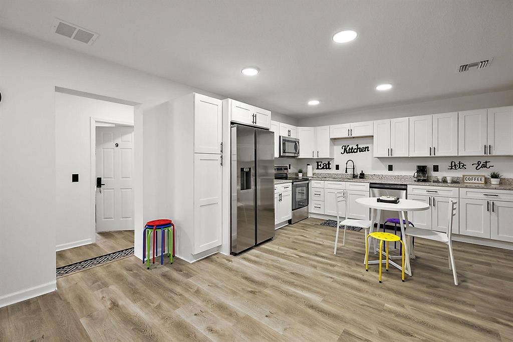 8 BR in Oviedo