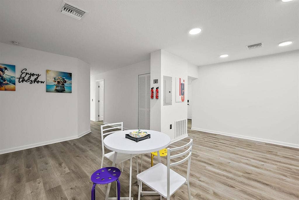 8 BR in Oviedo