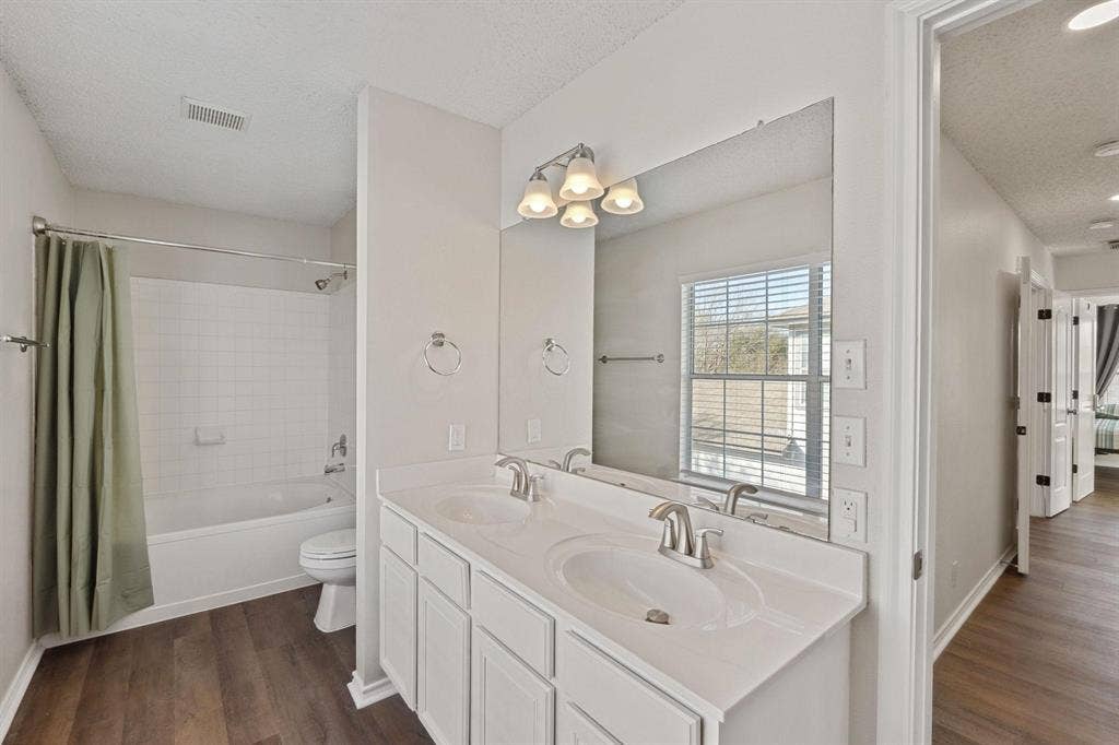 11 BR in Kyle
