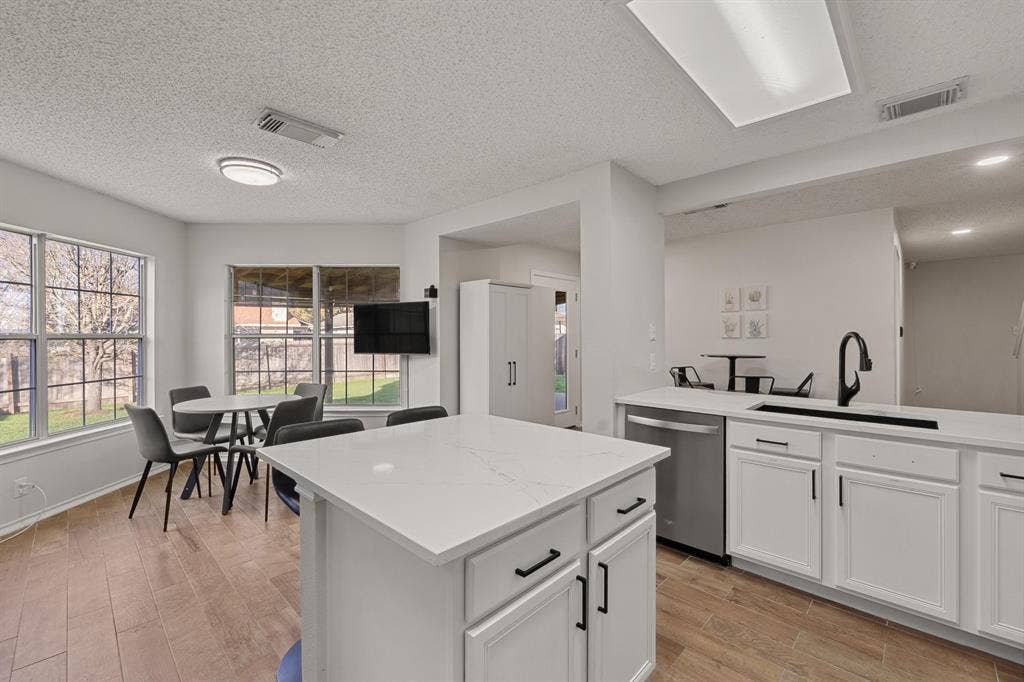 11 BR in Kyle