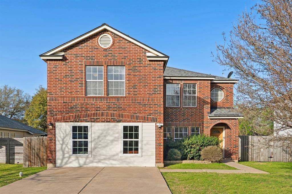 11 BR in Kyle
