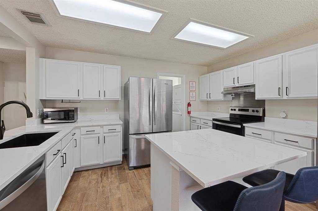 11 BR in Kyle