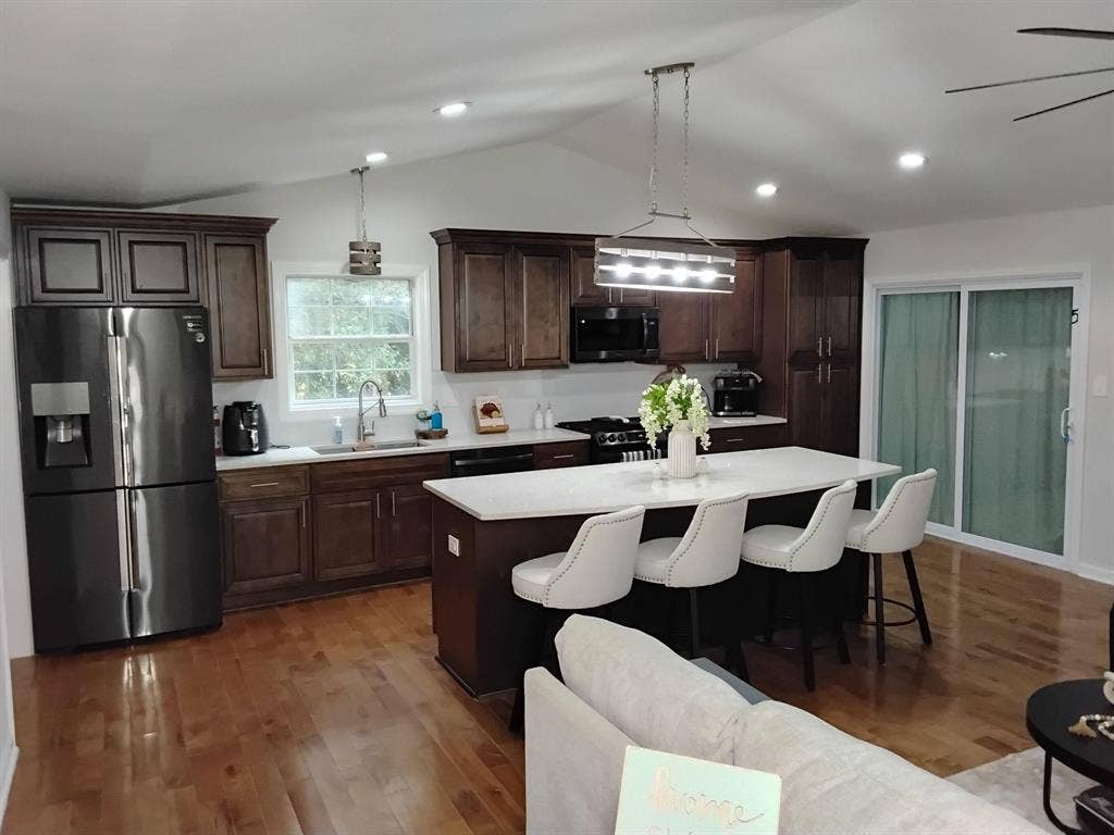 7 BR in Snellville