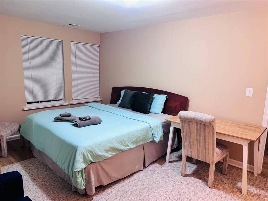 4 BR in Rockville