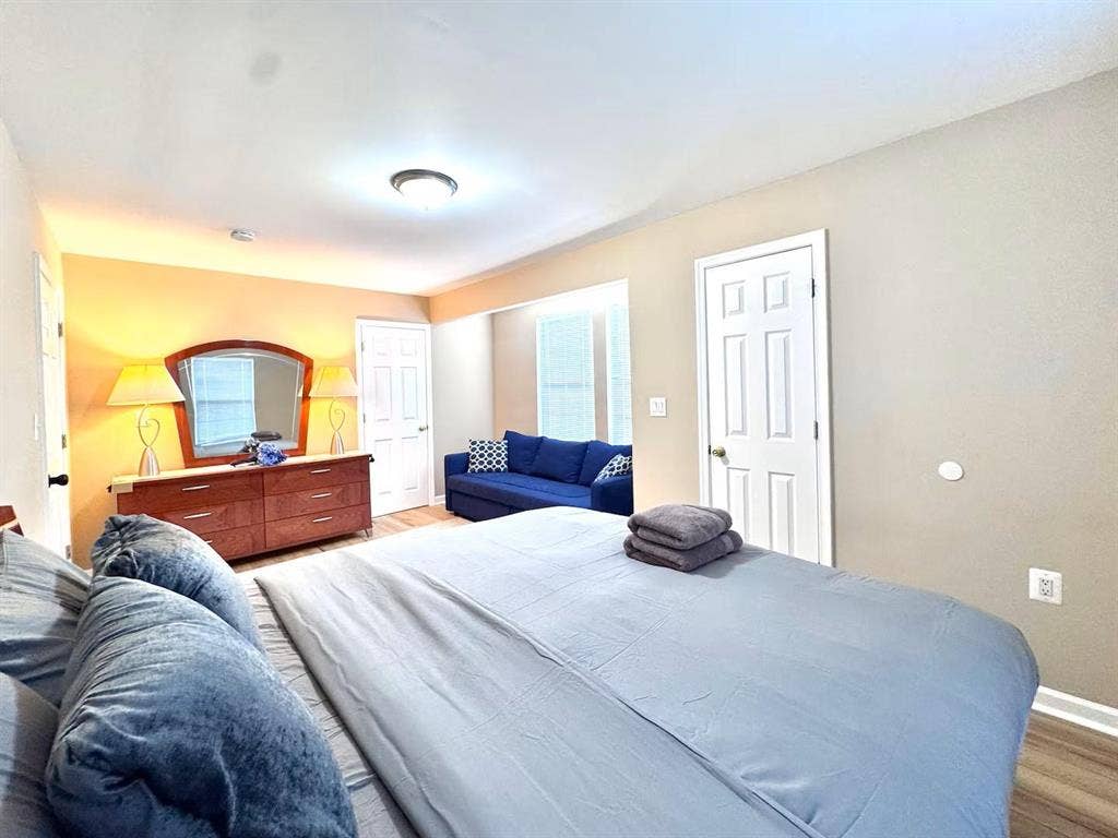 4 BR in Rockville