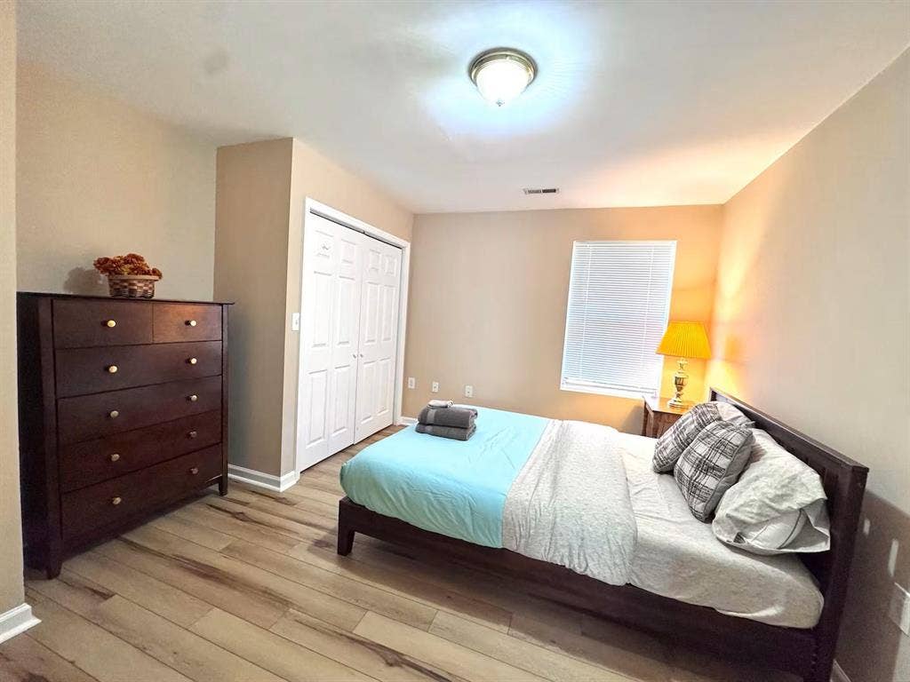 4 BR in Rockville