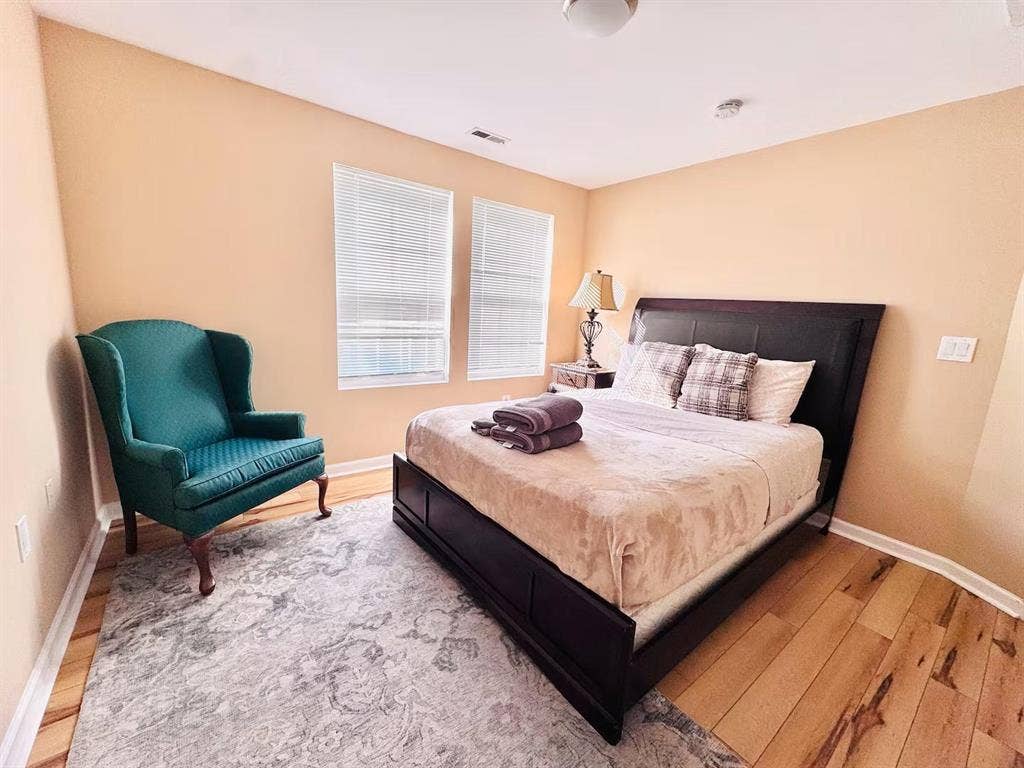 4 BR in Rockville