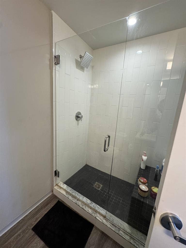 ROOM AVAILABLE IN INDENTITY- 4X4