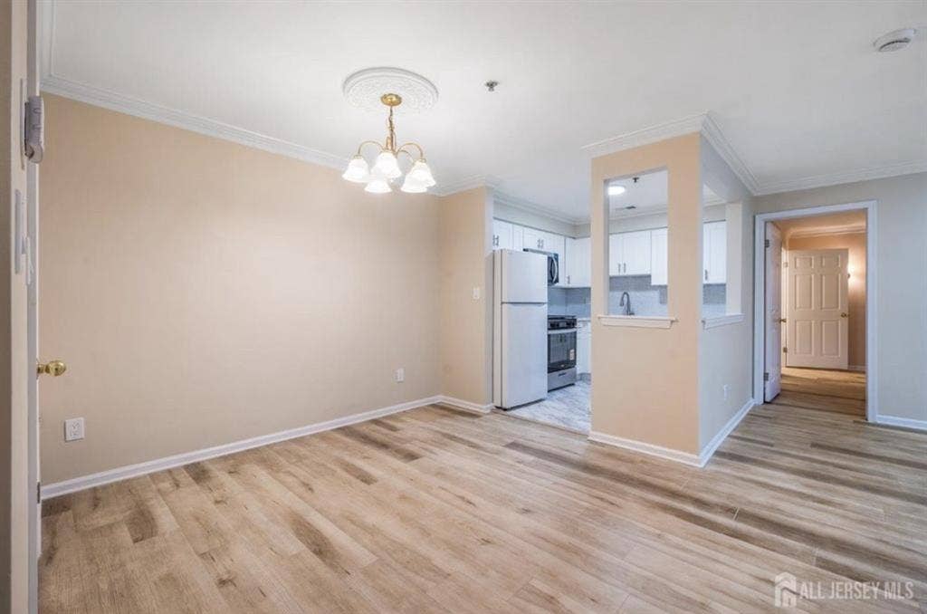 Spacious Room in Edison, NJ