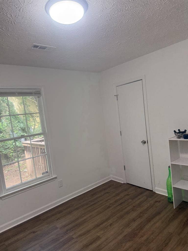 $800private room utilities included