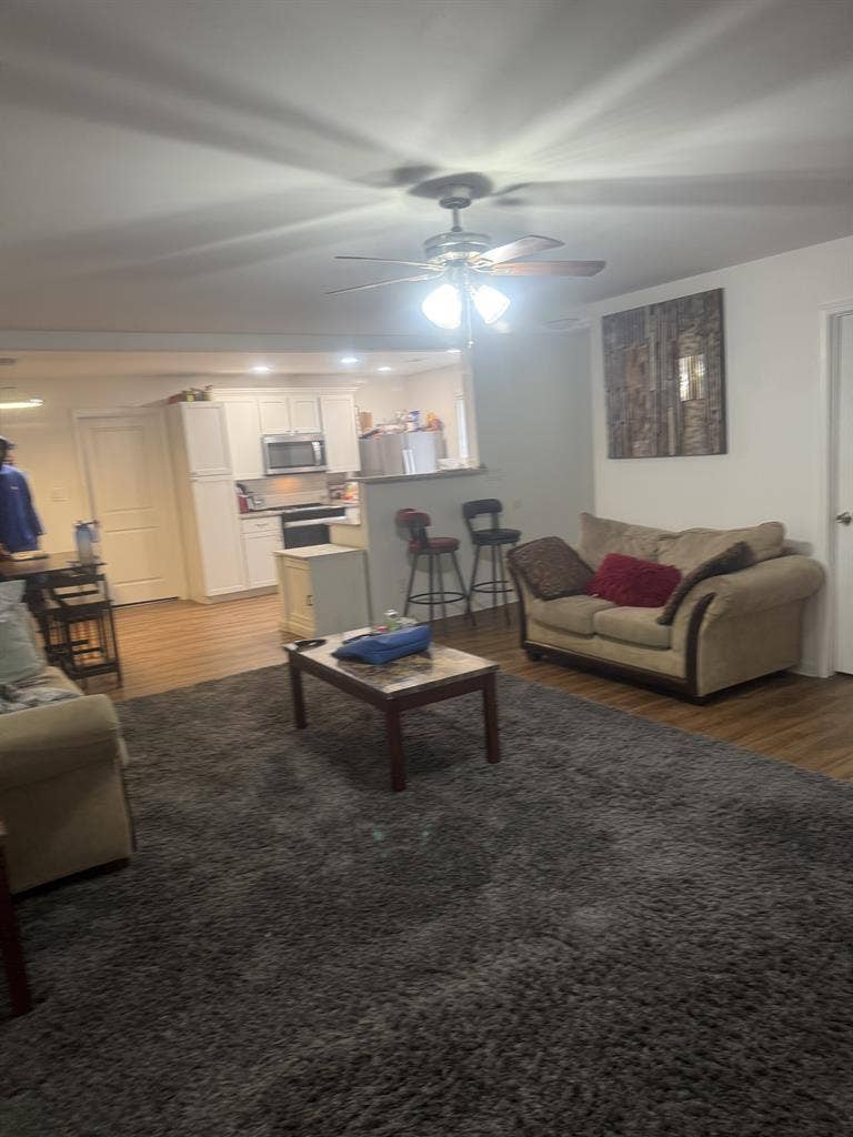 $800private room utilities included