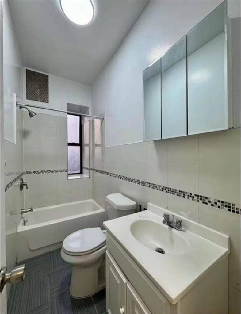 Beautiful
Large Bedroom in Manhattan