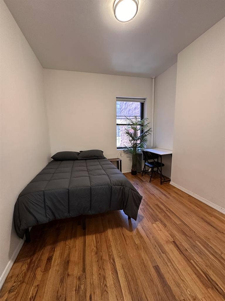 Beautiful
Large Bedroom in Manhattan