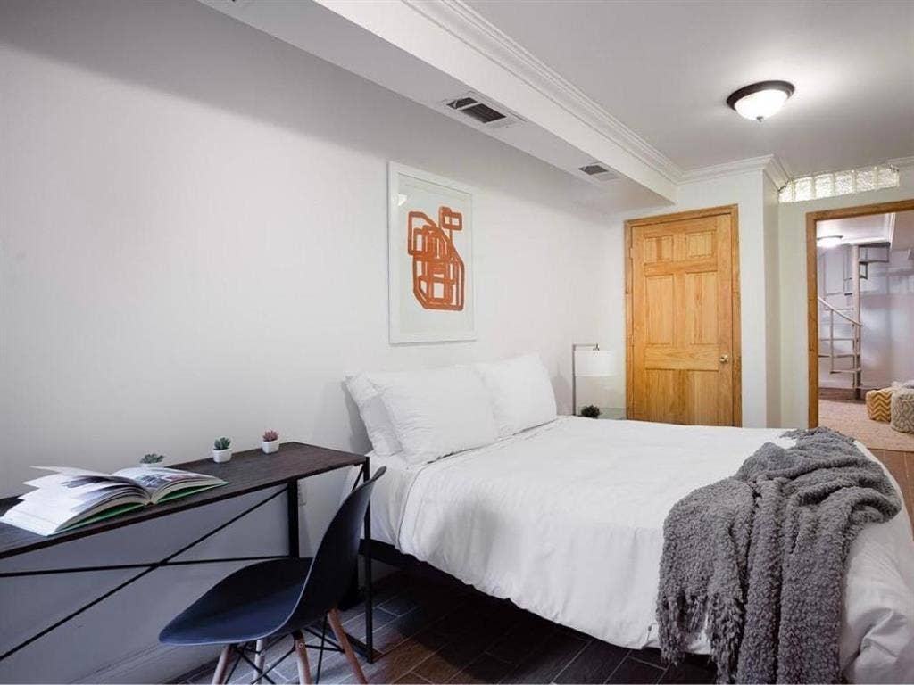 Beautiful
Large Bedroom in Manhattan